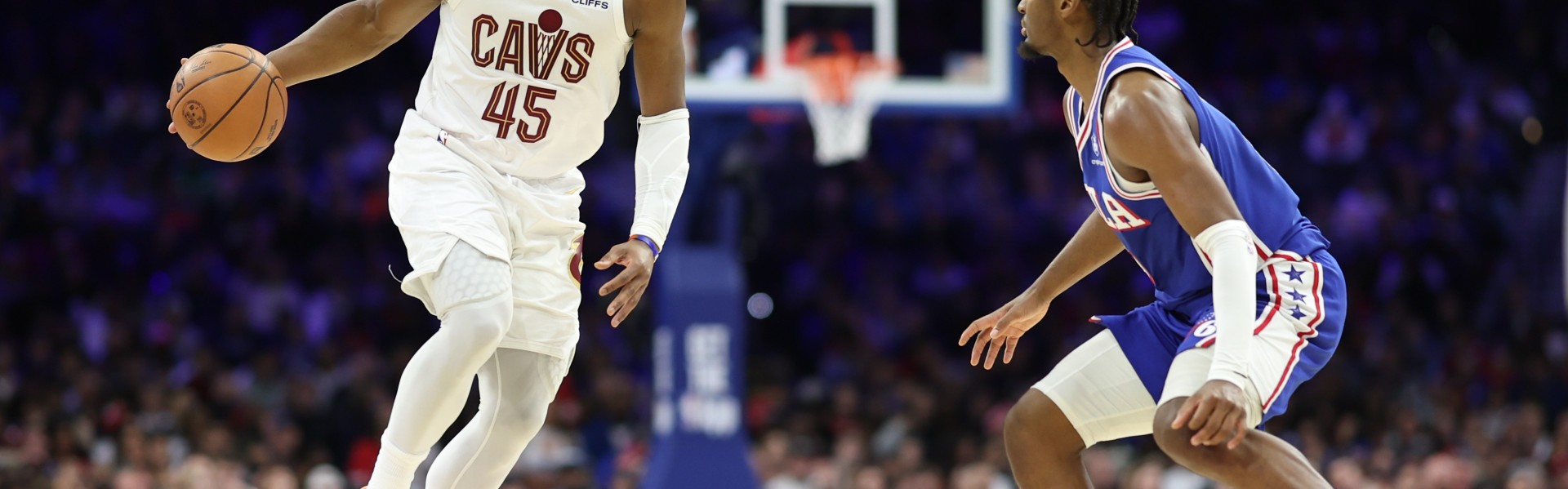 星空体育足球直播-被包夹！米切尔13投4中拿到13分9篮板12助攻准三双 另有6次失误